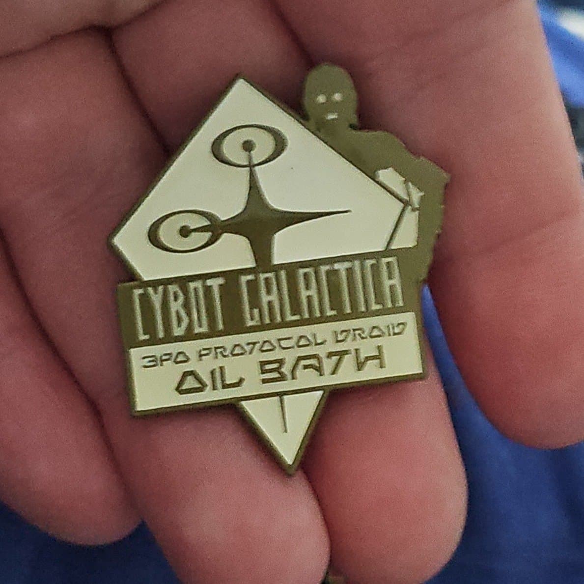 C-3PO Cybot Galactica Protocol Droid Oil Bath - Star Wars: Galaxy's Edge Droid Depot Pin front