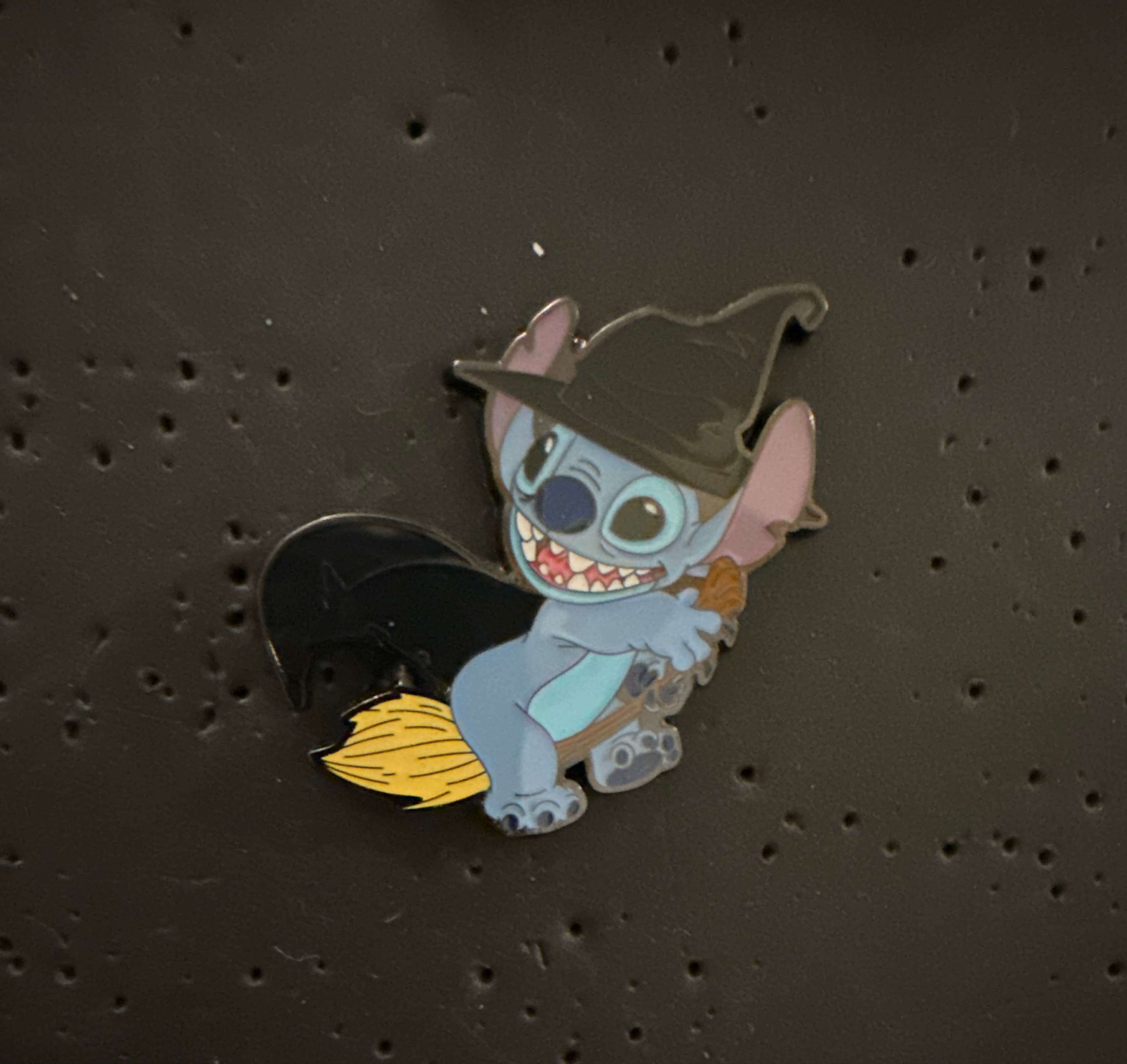 Loungefly - Stitch Halloween Blind Box - Stitch on Broom