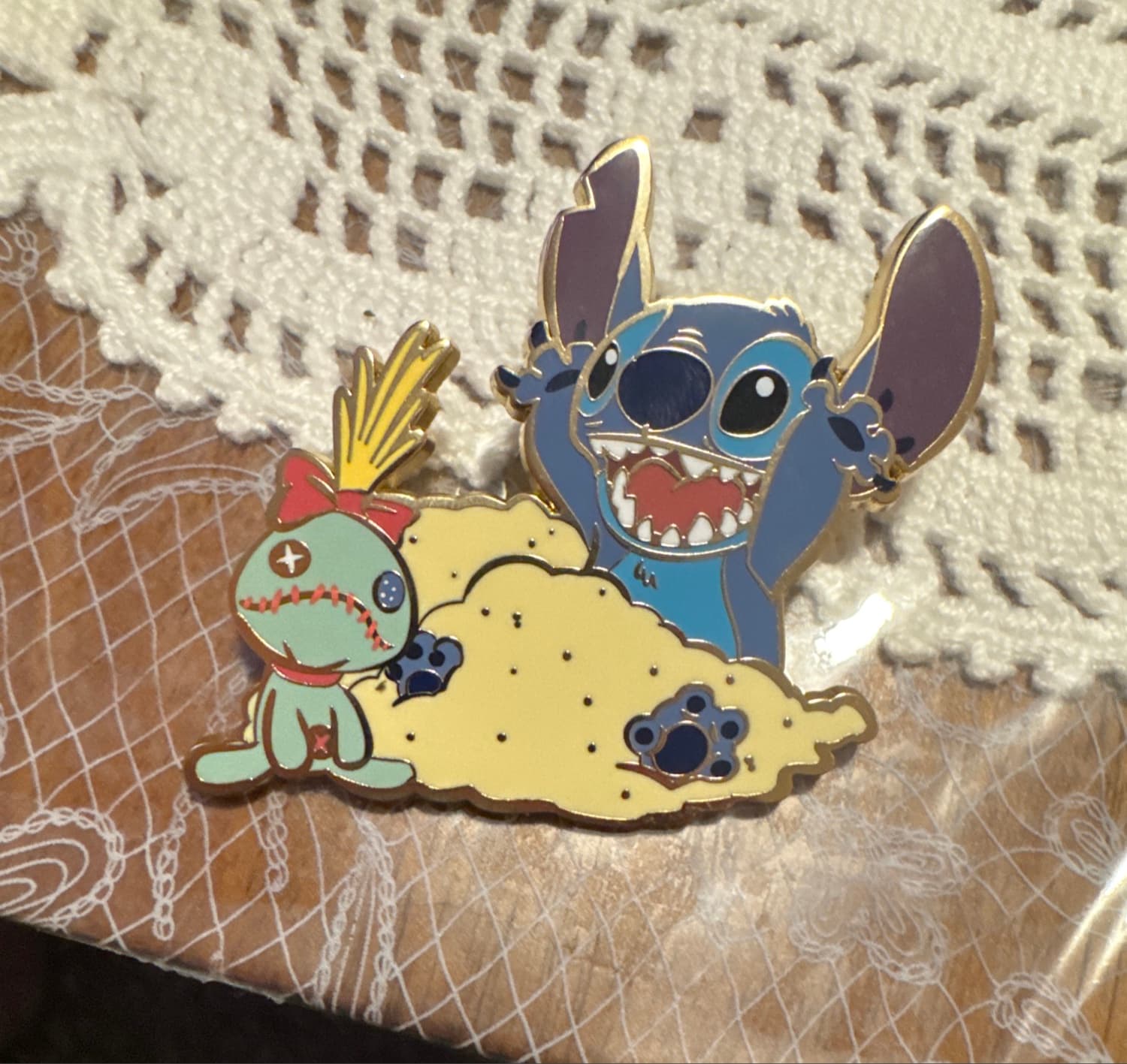 Stitch and Scrump - Playing in the Sand - Lilo and Stitch
