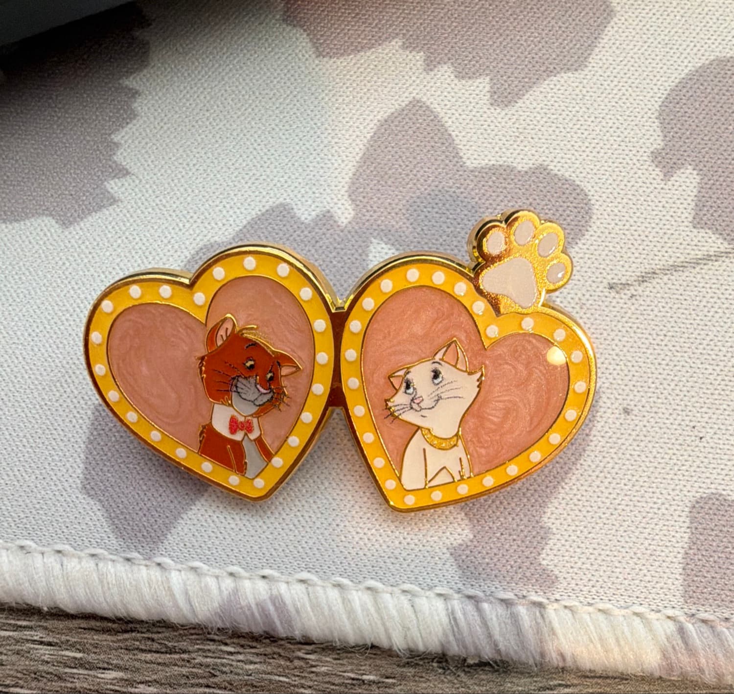 The Aristocats Duchess & Thomas O'Malley Heart Enamel Pin Set front