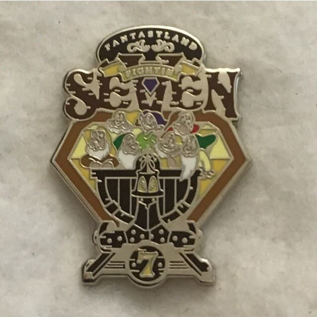 WDW Disney Mascots Mystery Set - Seven Dwarfs Mine Train front