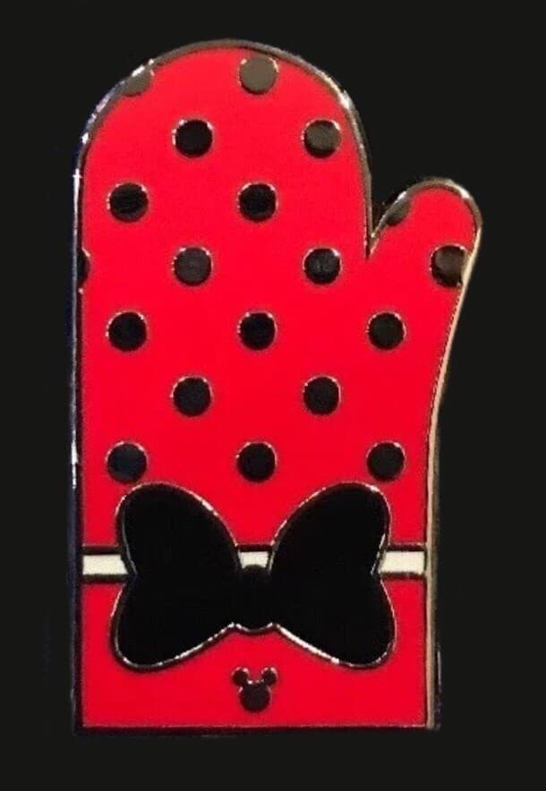 Minnie Mouse Oven Mitt — Completer front