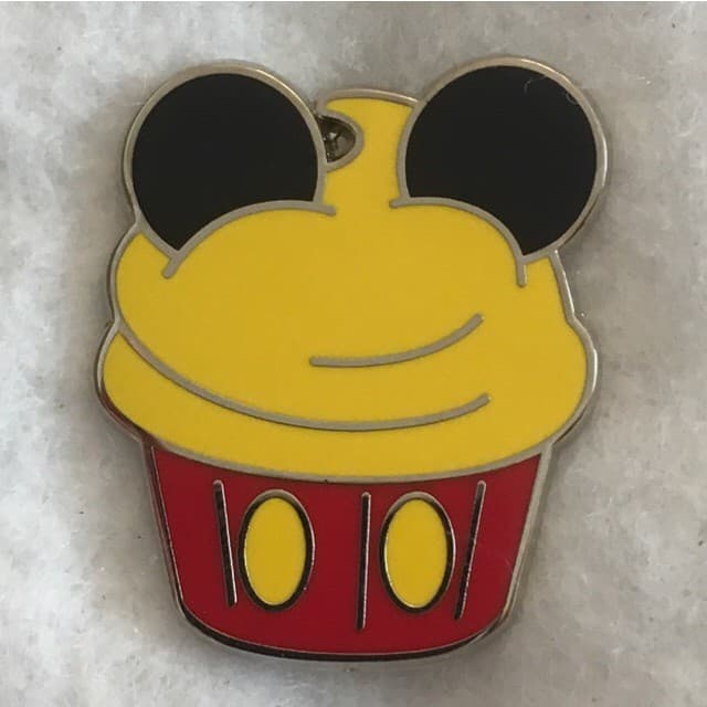 Character Cupcakes - Mickey Mouse front